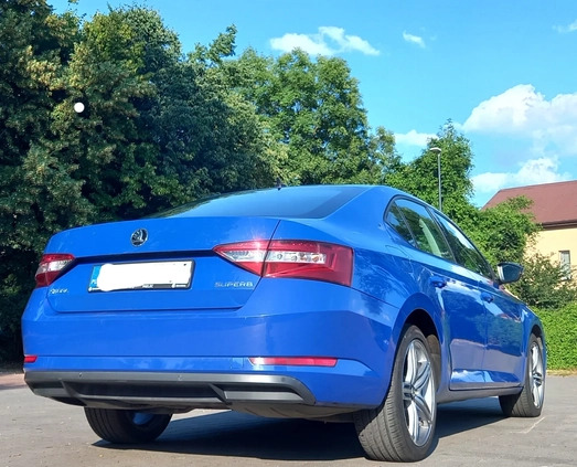 Skoda Superb cena 47900 przebieg: 298000, rok produkcji 2018 z Kutno małe 172